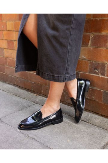 CARMELLA Black Loafer