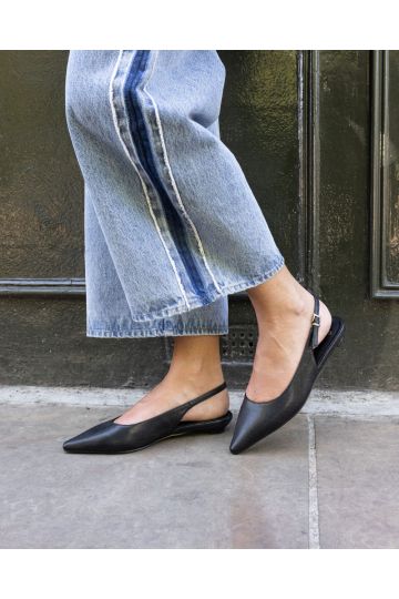 CLOVER Black Point Toe Low Heel Slingback