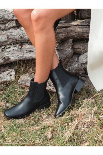 Daishiro Black Flat Ankle Chelsea Boot
