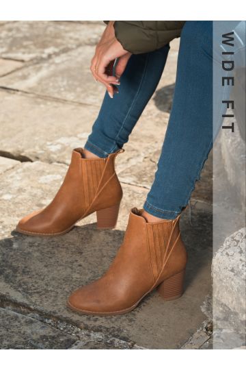 Wide Fit Devan Black Block Heel Chelsea Boot