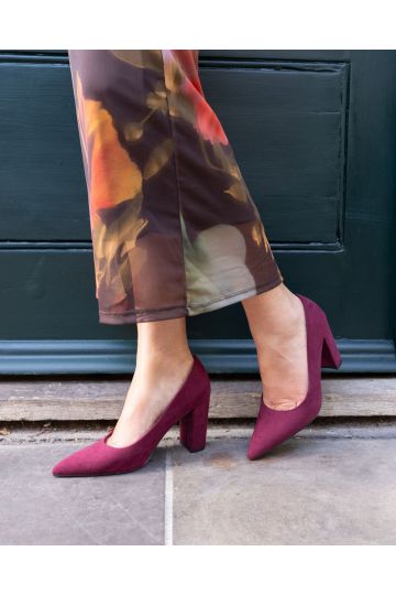 ILLIANA Burgundy Block Heel Point Court
