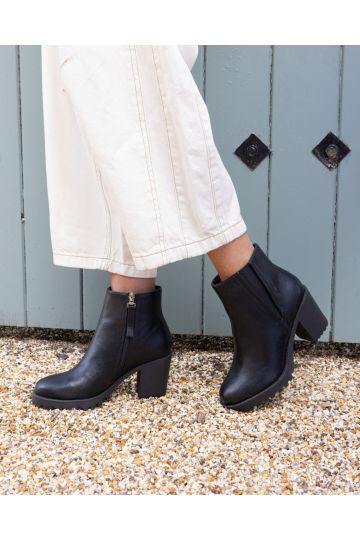 Jemma Black Chelsea Cleated Unit Ankle Boot