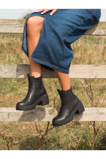 Lila Black Mid Heel Chelsea Ankle Boot