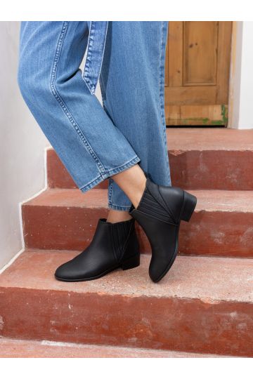 Wide Fit Dillion Black Low Ankle Chelsea Boot