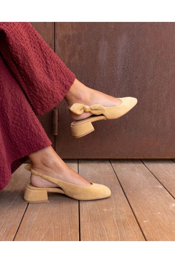 Wide Fit CLAUDIA Natural Bow Low Block Slingback