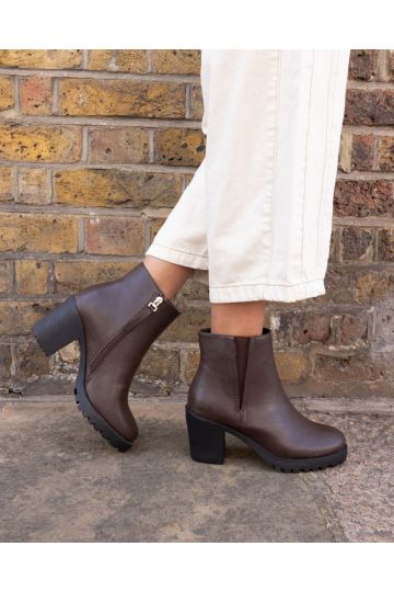 Wide Fit Jemma Brown Chelsea Cleated Unit Ankle Boot