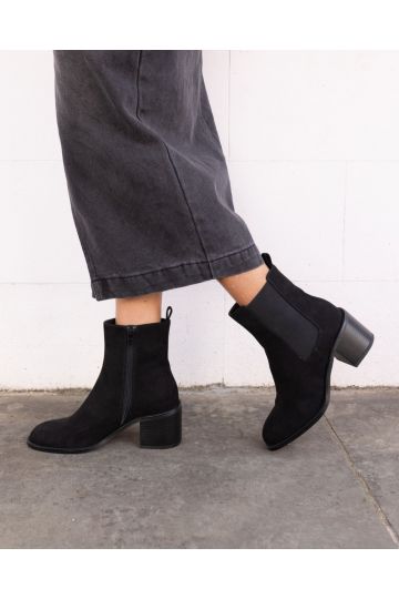 Wide Fit Juno Black Block Heel Chelsea Ankle Boot