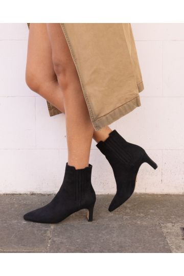 WIDE FIT KARA Black Low Slim Block Heel Square Point Chelsea