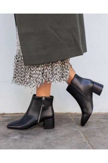 WIDE FIT KATE Black Zip Side Square Toe Block Heel Ankle Boot