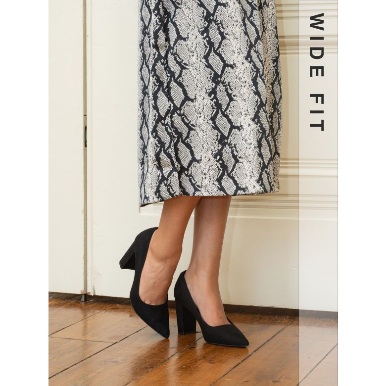 Wide Fit Illiana Black Point Toe Block Heel Court Shoe