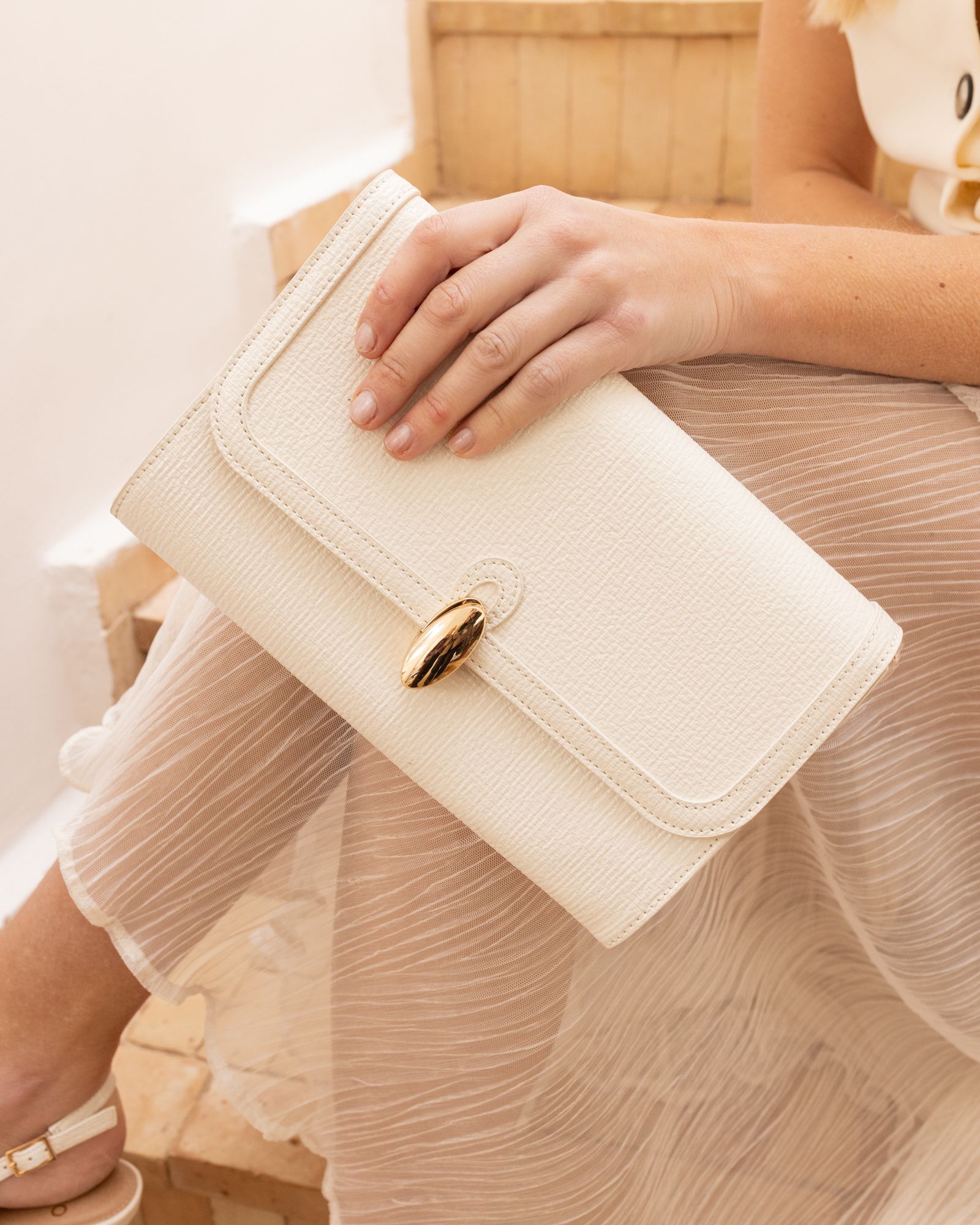 Angel Off White Hardware Detail Chain Clutch Bag