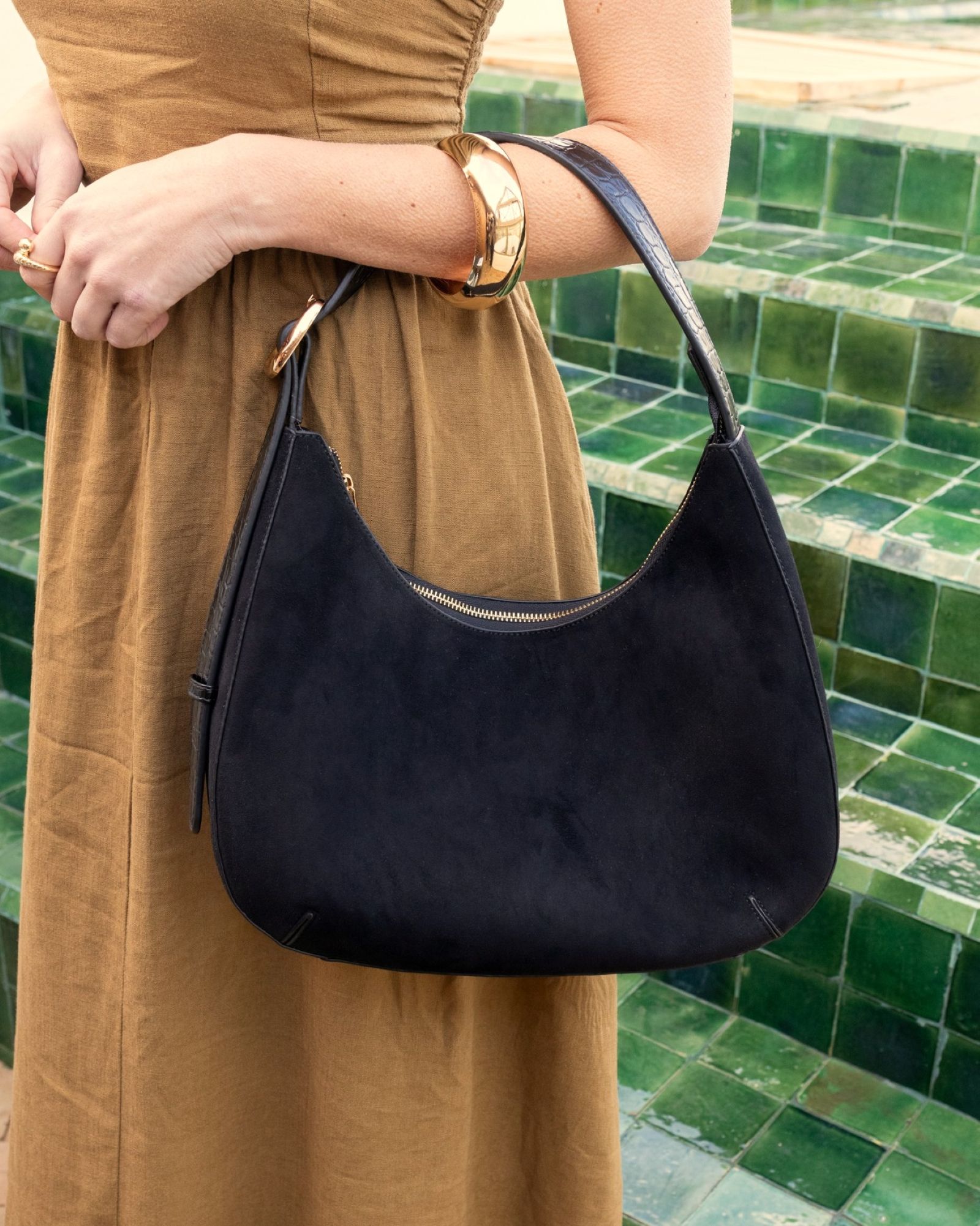 Antigua Black Shoulder Bag