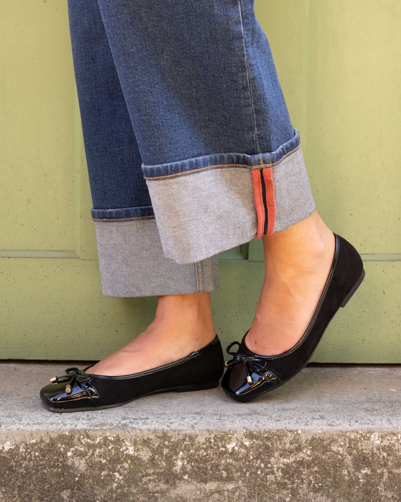 CAPRICORN Black Soft Sqaure Toe Cap Bow Ballerina