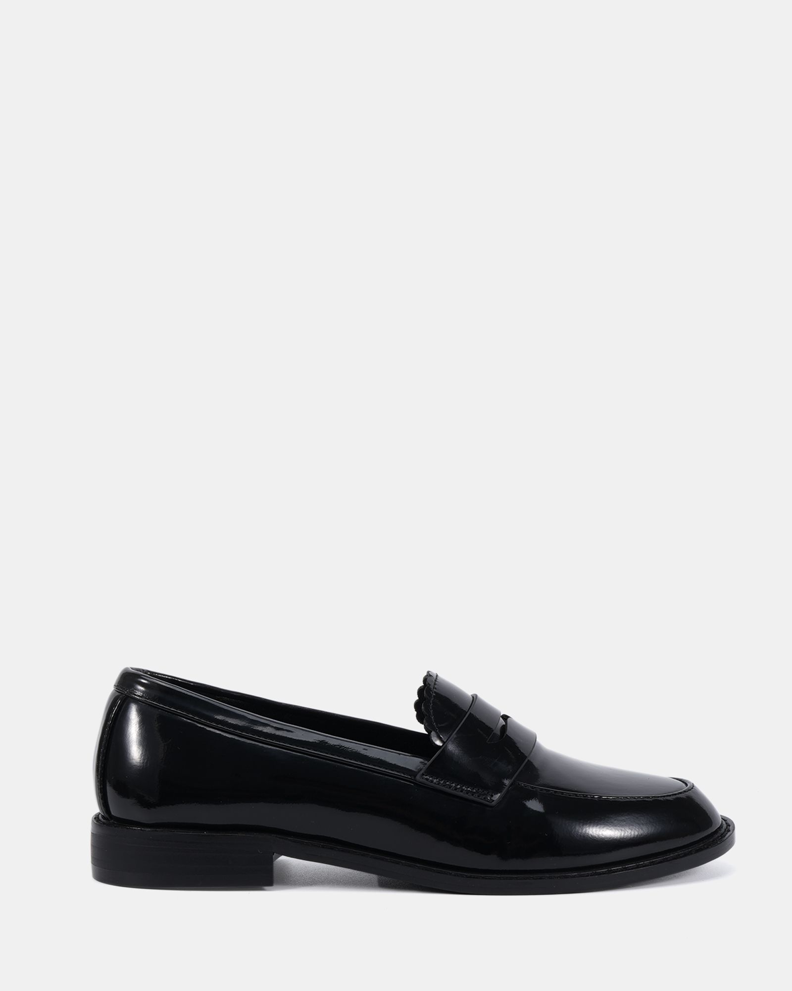 CARMELLA Black Loafer