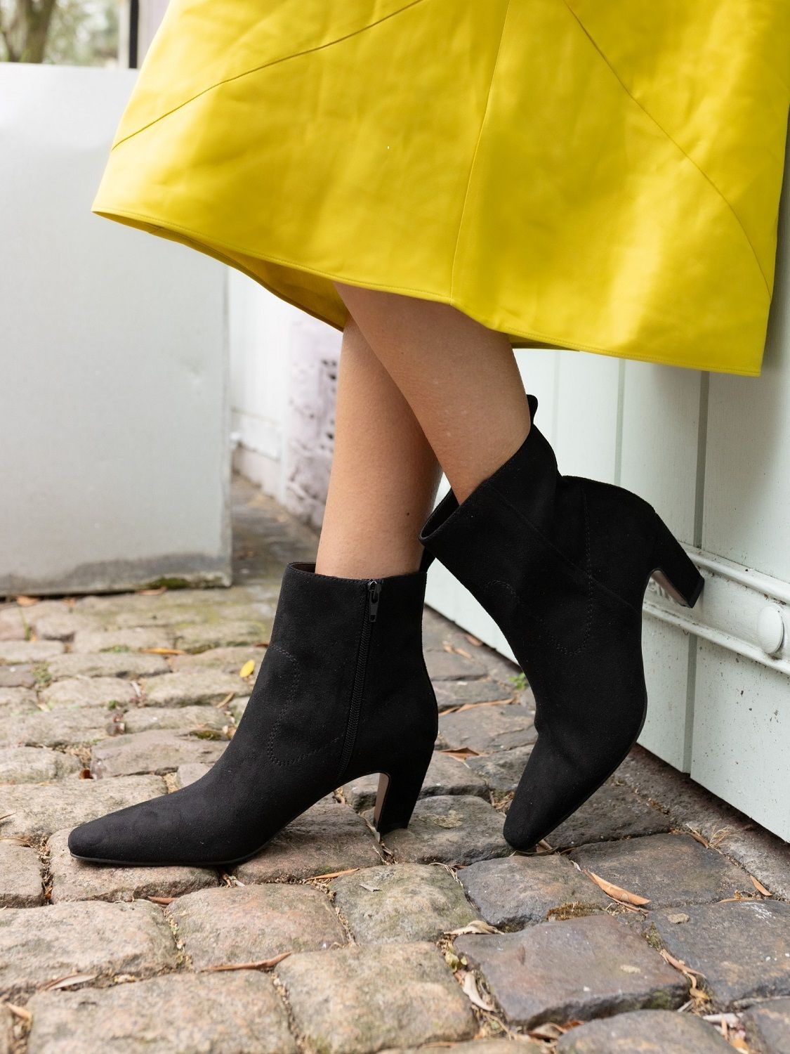 Gia Black Mid heel point ankle boot