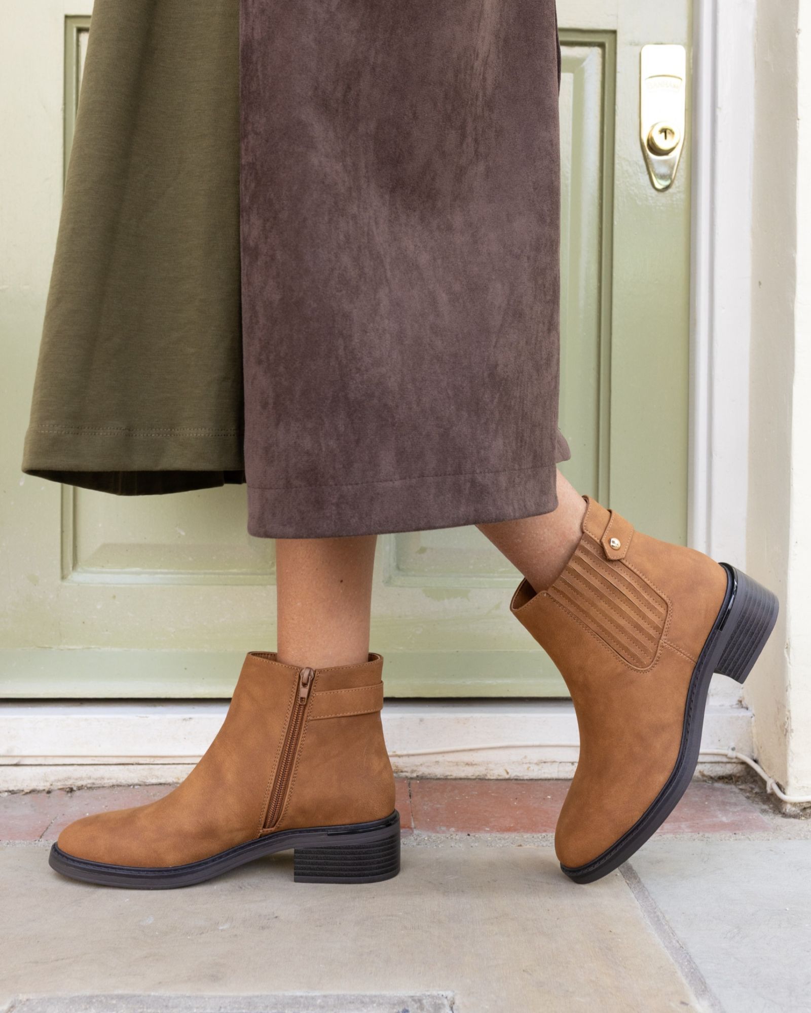 Wide Fit Darlina Tan Flat Chelsea Ankle Boot