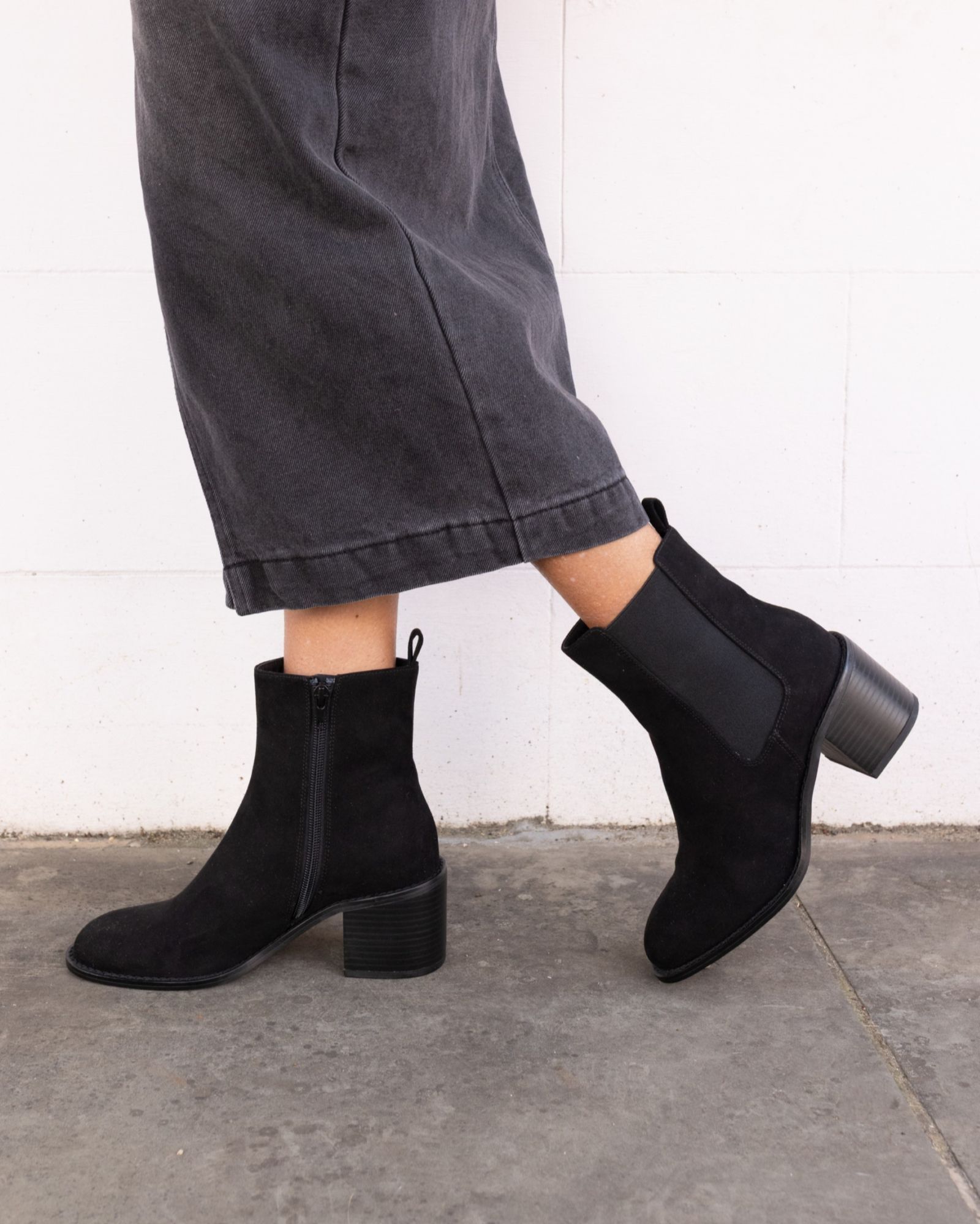 Wide Fit Juno Black Block Heel Chelsea Ankle Boot